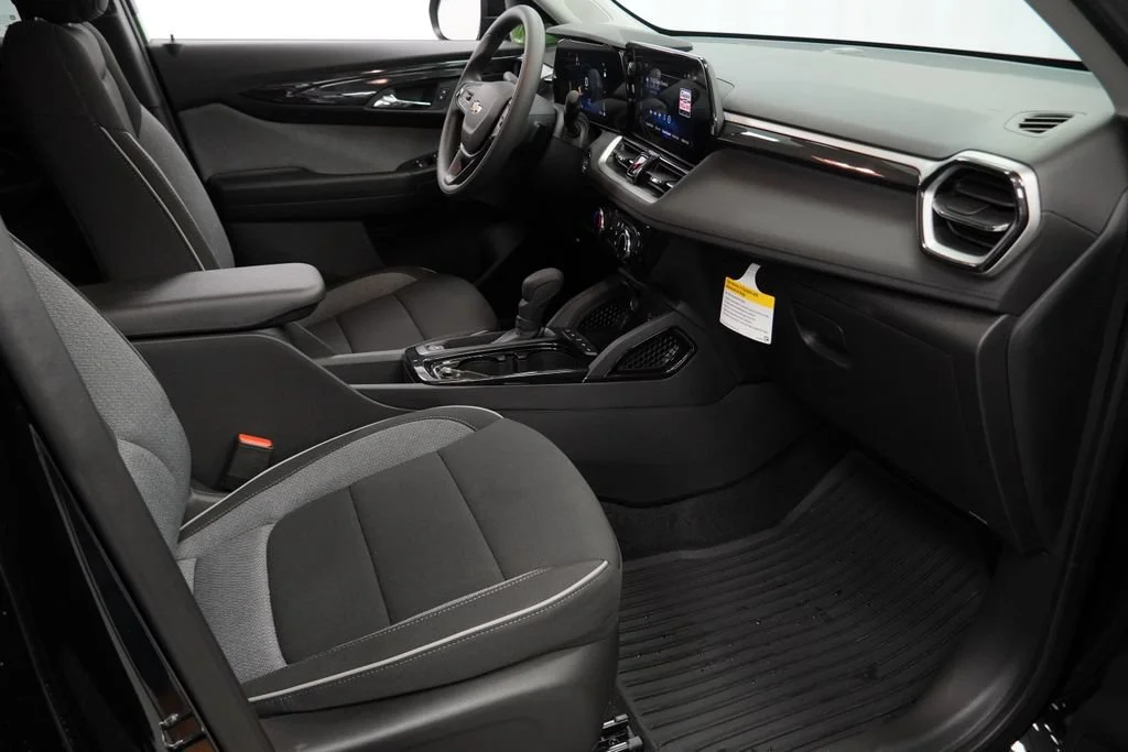 New 2026 Mosaic Black Metallic Chevrolet LT image 28