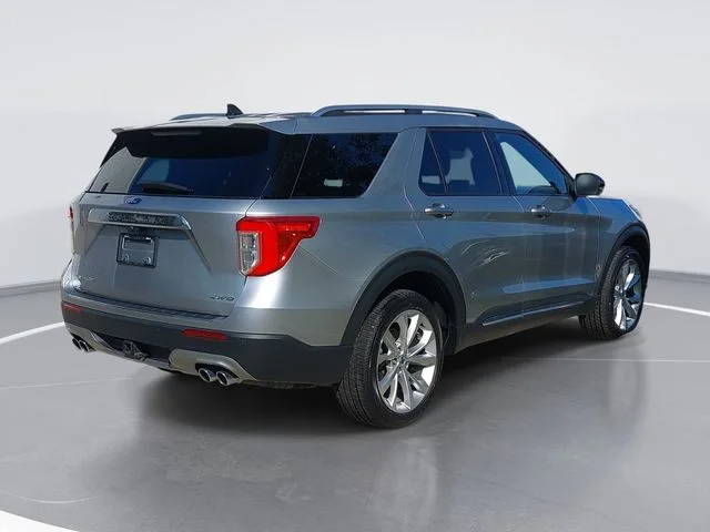 Used 2022 Silver Ford Platinum image 3