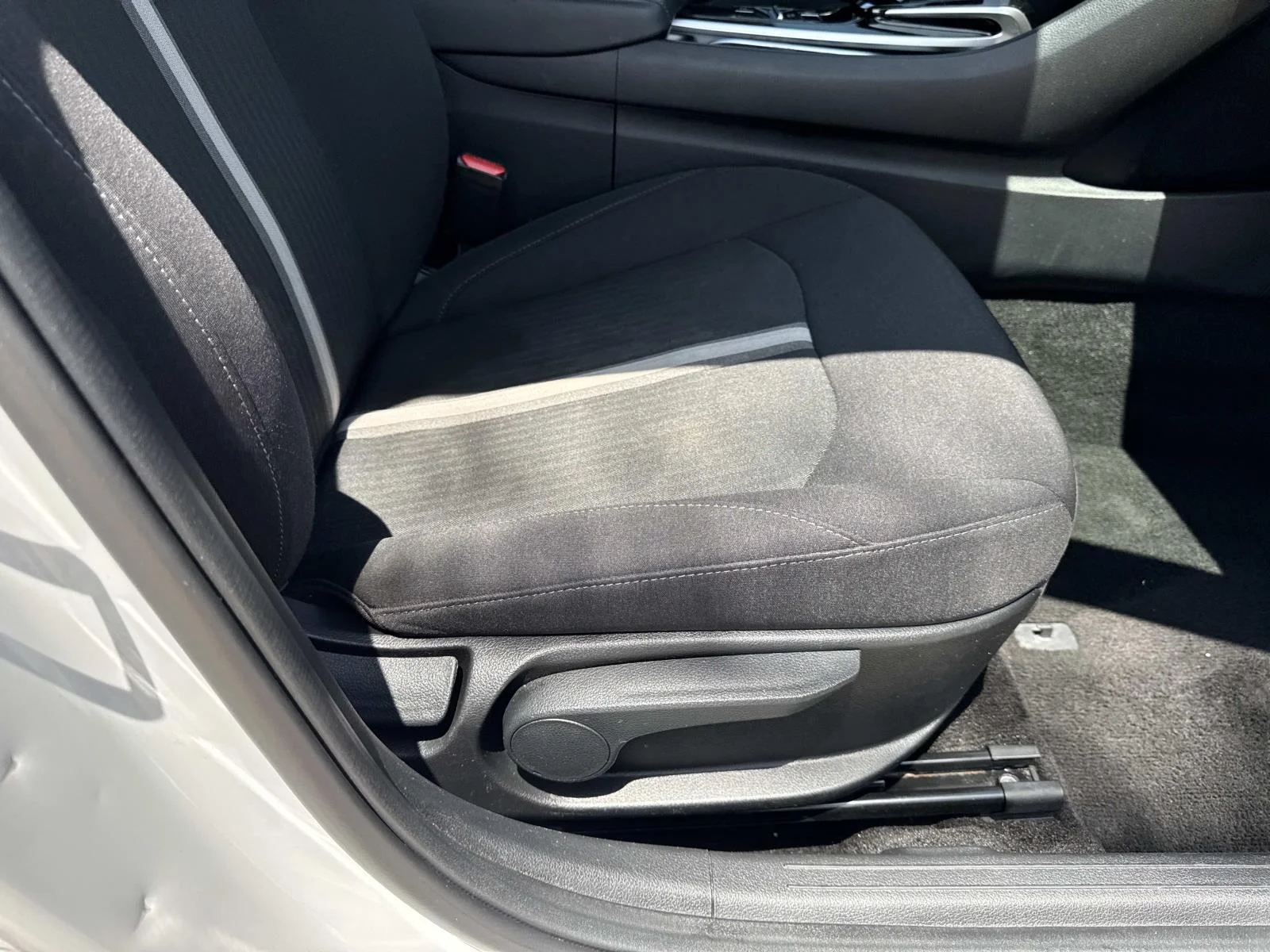 Used 2023 White Hyundai SEL image 11