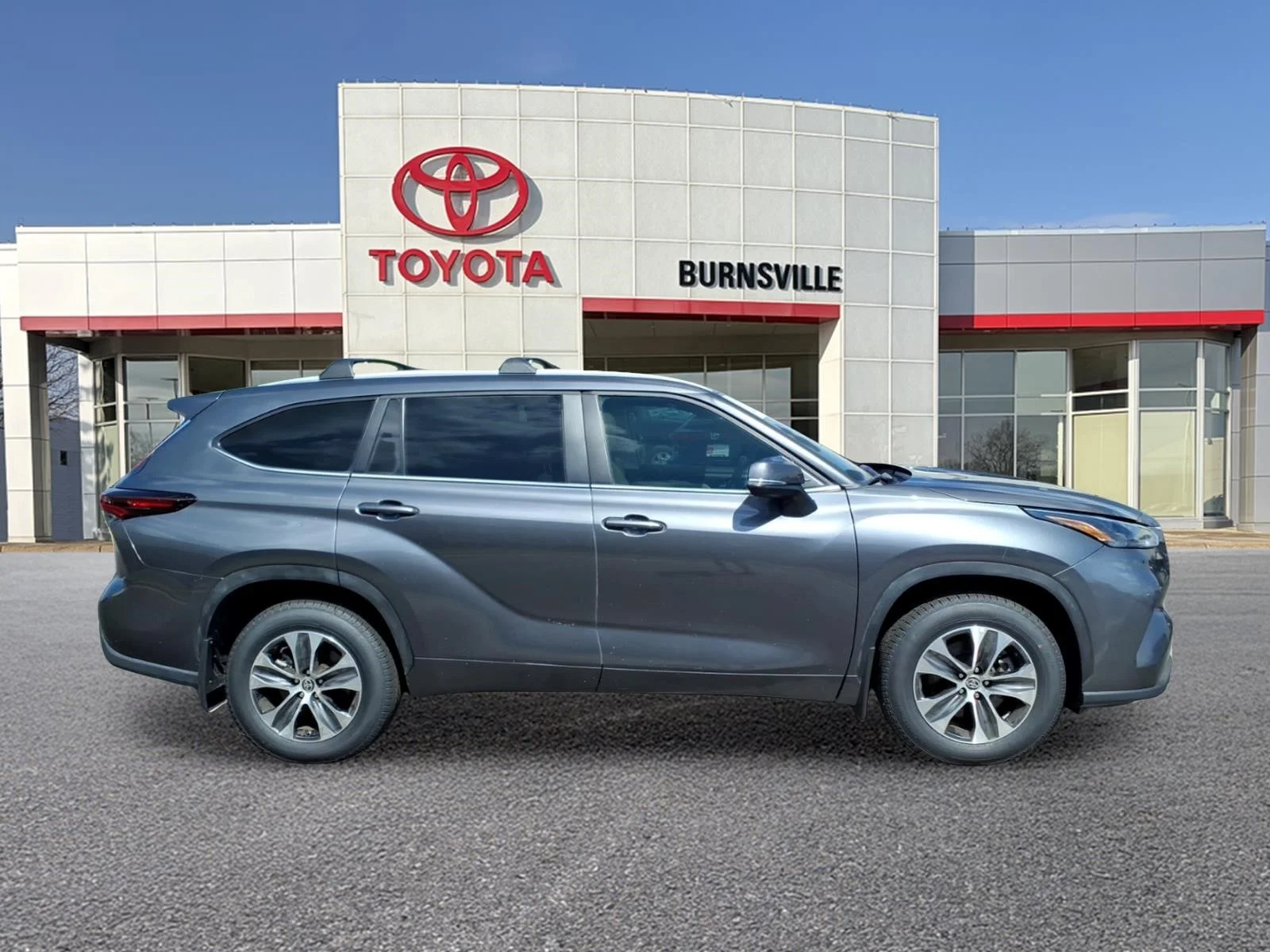 Certified 2024 Toyota Highlander XLE with VIN 5TDKDRBH3RS562070 for sale in Burnsville, Minnesota