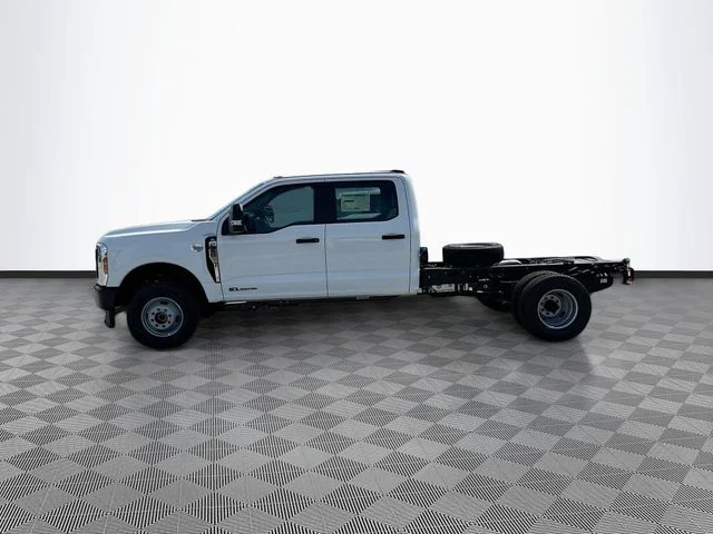 New 2026 Oxford White Ford XL image 3