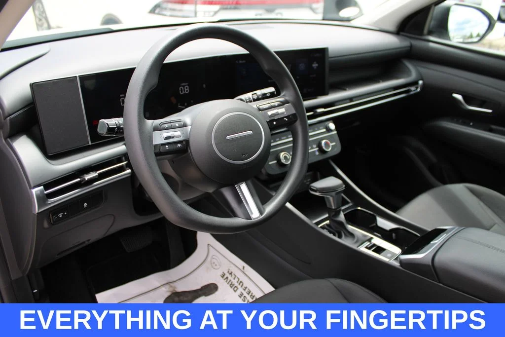 Used 2025 White Hyundai SE image 2