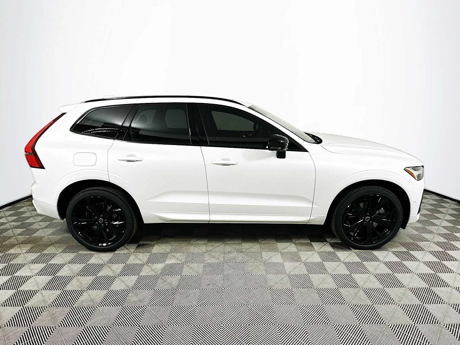 New 2026 Crystal White Volvo Ultra image 8