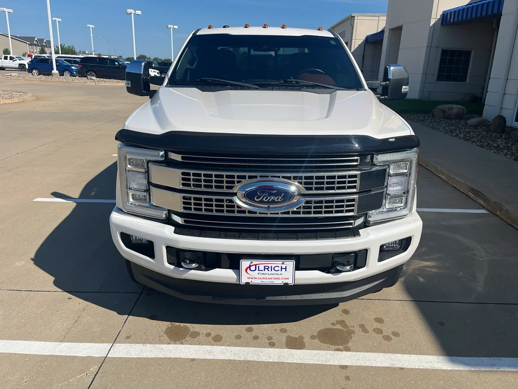 Used 2018 White Platinum Tri-Coat Metallic Ford Platinum image 3