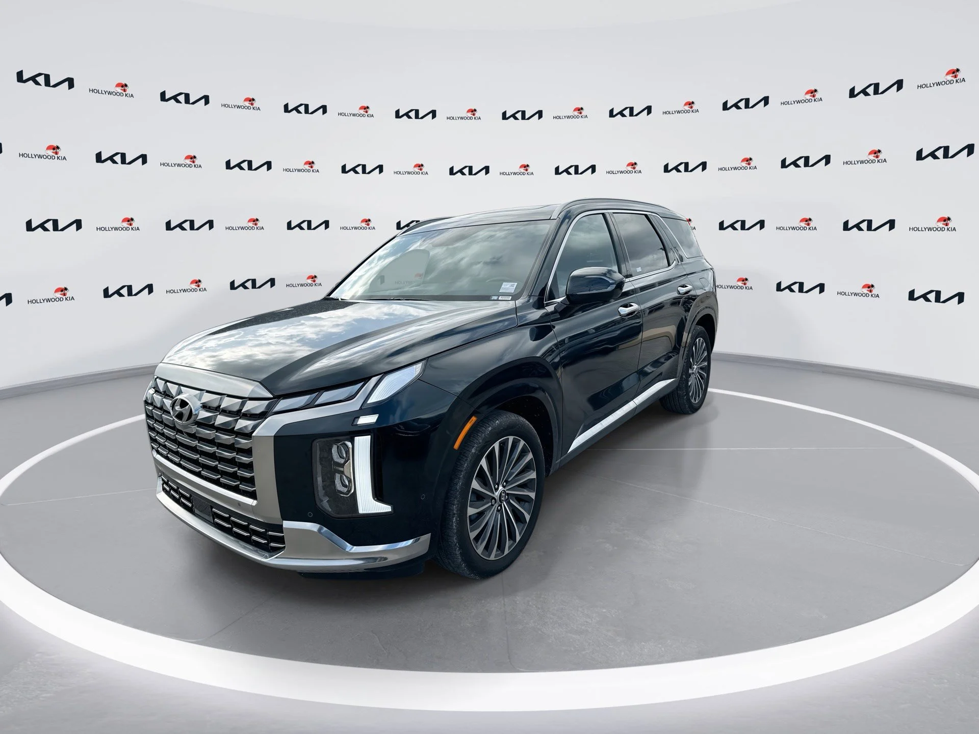 Used 2025 Robust Emerald Hyundai Calligraphy image 4