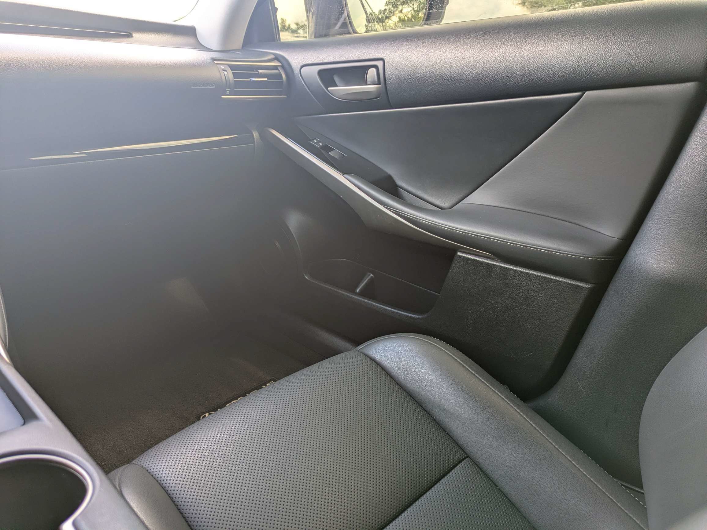 Used 2019  Lexus  image 17