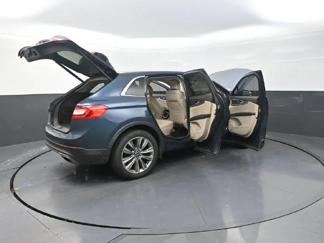 Used 2016 Blue Lincoln Reserve image 37