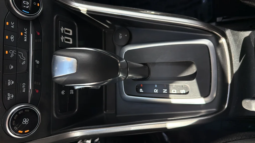Used 2018 Red Ford SE image 17
