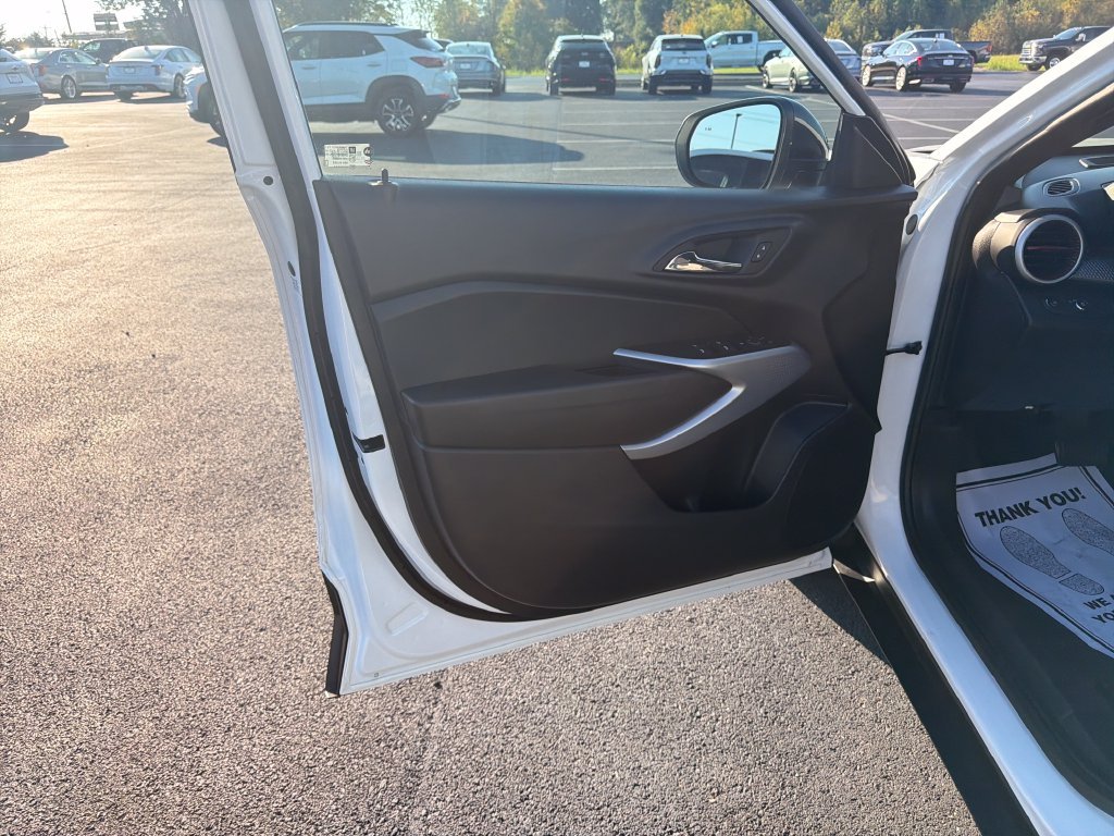 Used 2025 White Chevrolet 1RS image 11