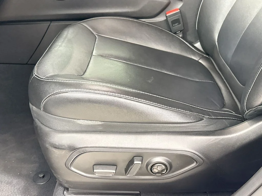 Used 2022 White Jeep 4xe image 19