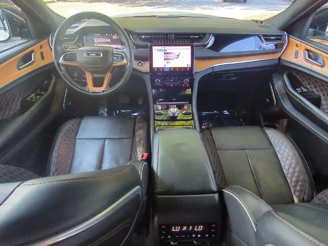 Used 2024 Silver Jeep Summit Reserve 4xe image 34