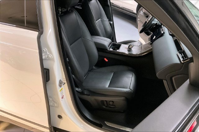 Used 2025 White Land Rover Dynamic SE image 6