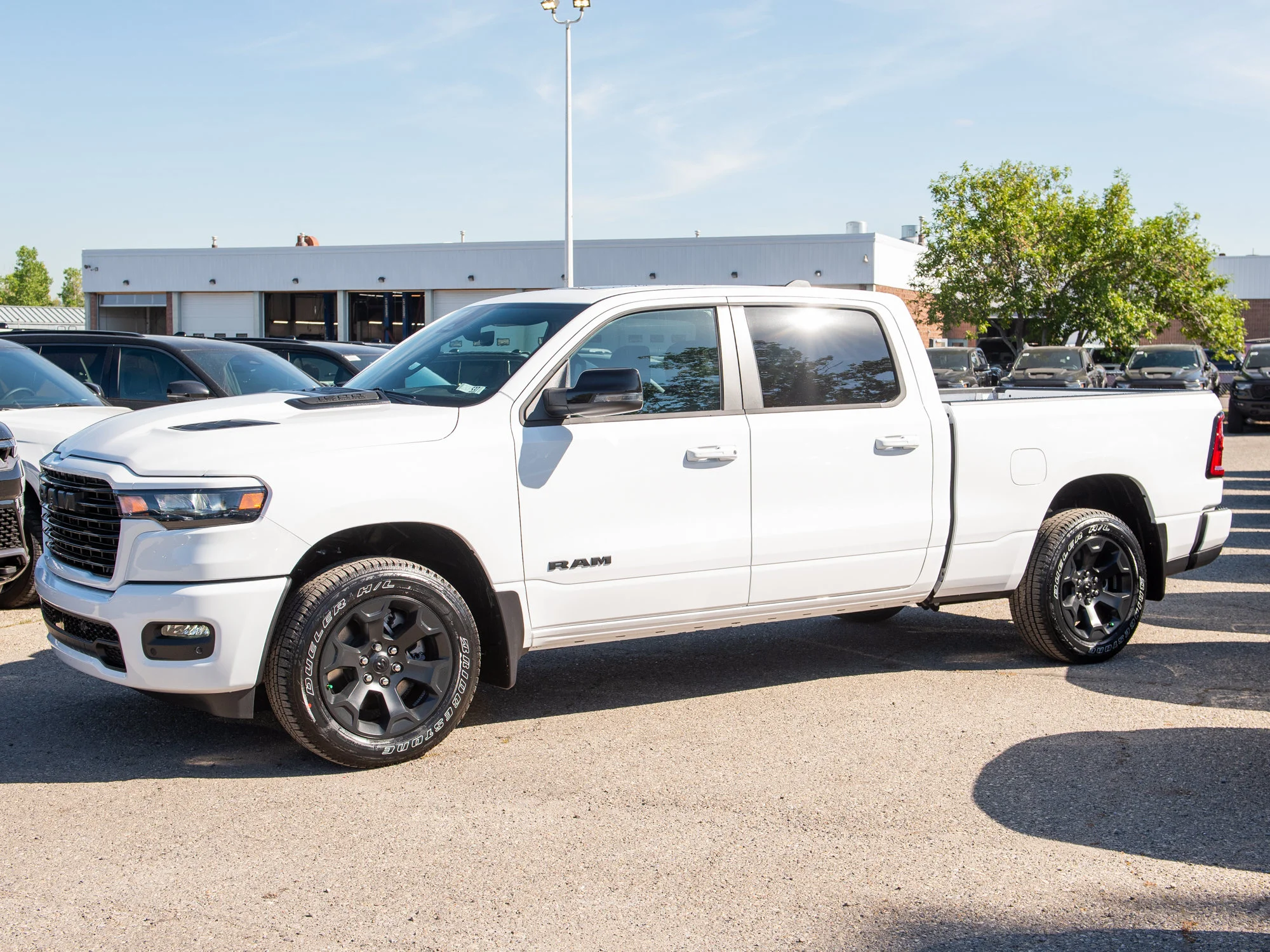 New 2026 White RAM Sport* Crew Cab 4x4, Panoramic Sunroof, Heated Seats/Wheel, Nav image 3