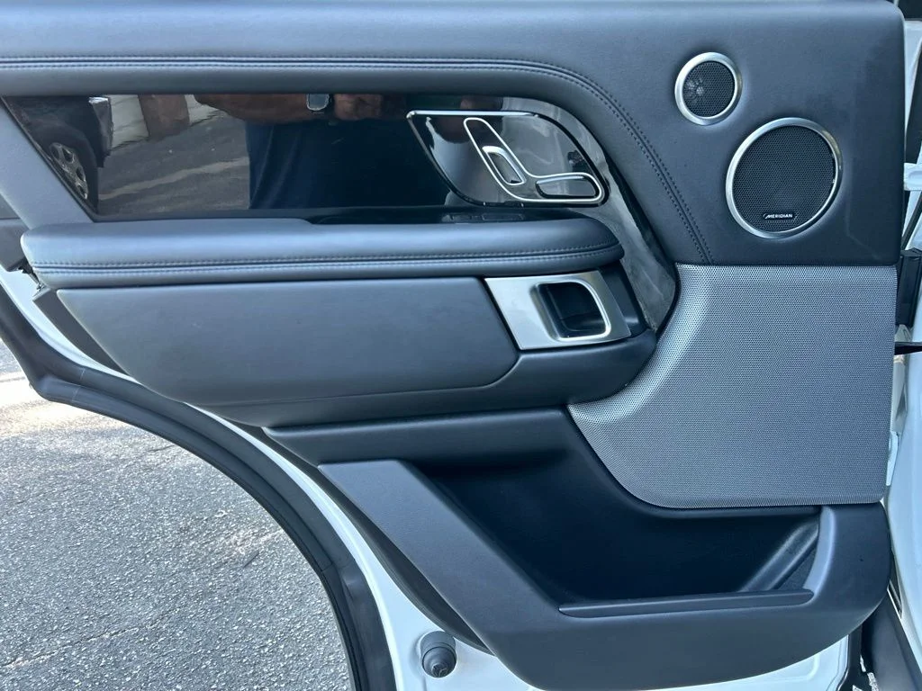 Used 2019 White Land Rover 5.0L V8 Supercharged image 18