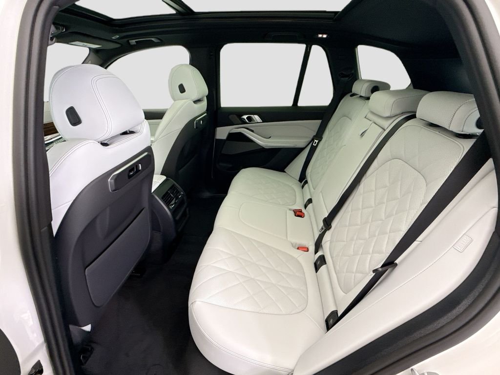 New 2026 White Metallic BMW xDrive40i image 20