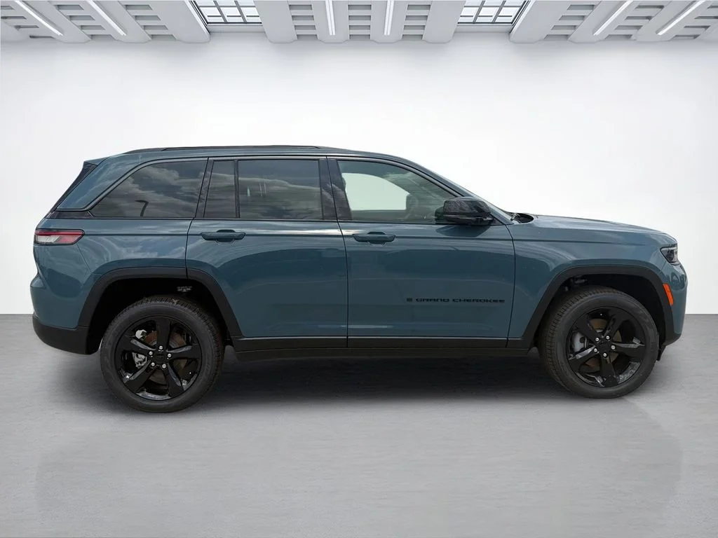 New 2026 Steel Blue Exterior Paint Jeep Limited image 2