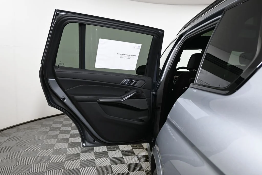Used 2027 Gray BMW M60i image 31