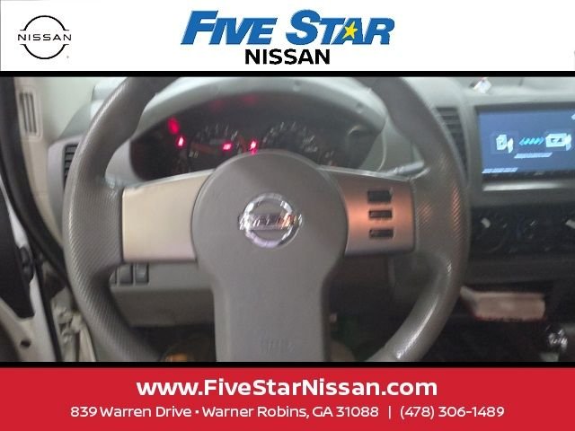 Used 2010 White Nissan SE image 16