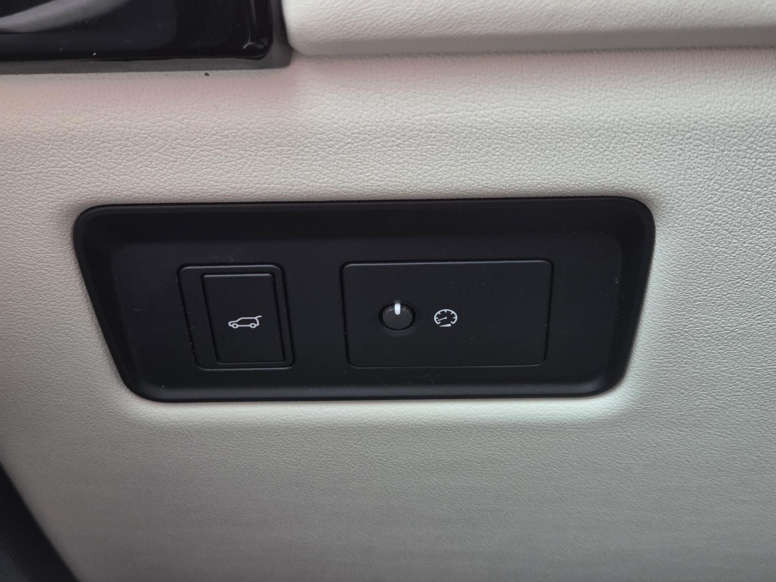 Used 2022 Santorini Black Metallic Land Rover Westminster image 22