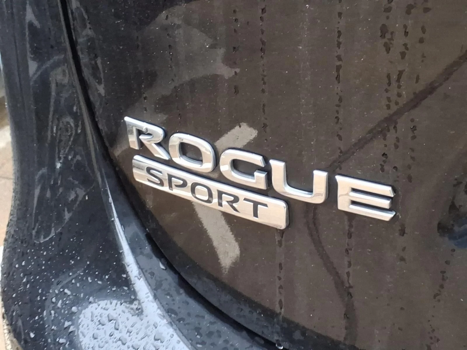 Used 2019 Black Nissan SL image 9