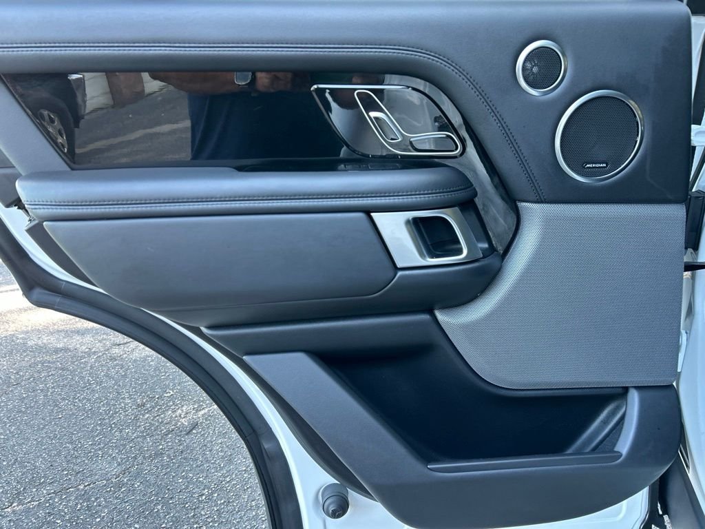 Used 2019 White Land Rover 5.0L V8 Supercharged image 18