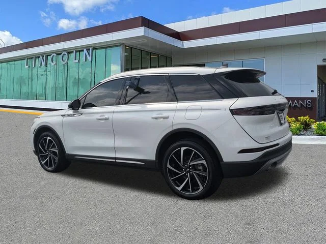 Certified Used 2023 White Lincoln Reserve image 6