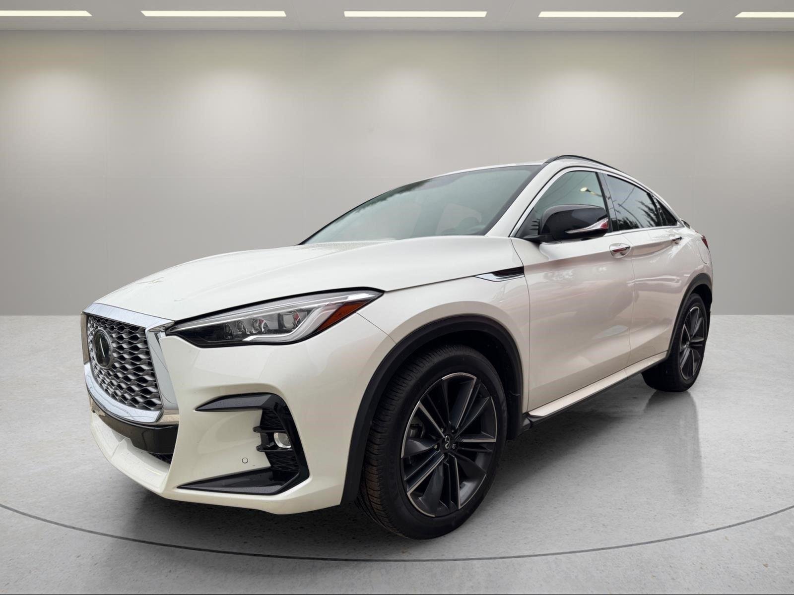 Used 2023 Majestic White INFINITI ESSENTIAL image 1