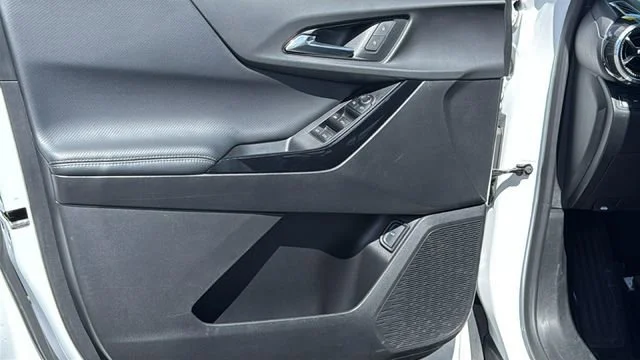 2025 Chevrolet Equinox LT - Photo 23