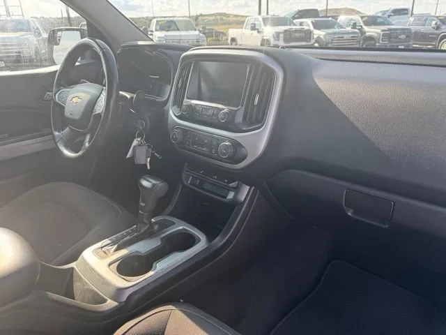 Used 2016 SILVER ICE METALLIC Chevrolet 4WD LT image 23