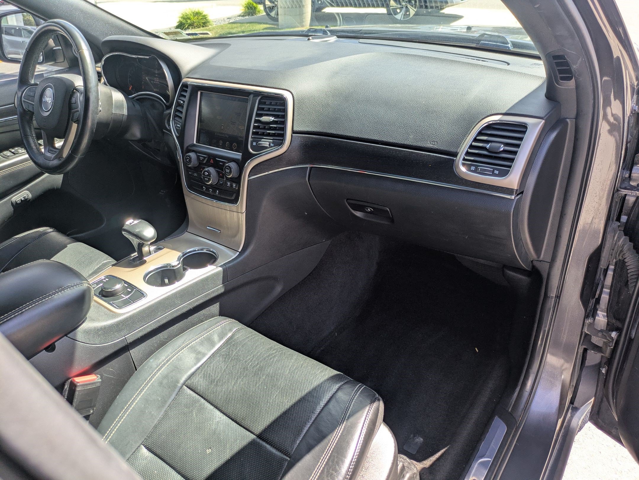 Used 2015 Granite Crystal Metallic Clearcoat Jeep Limited image 30