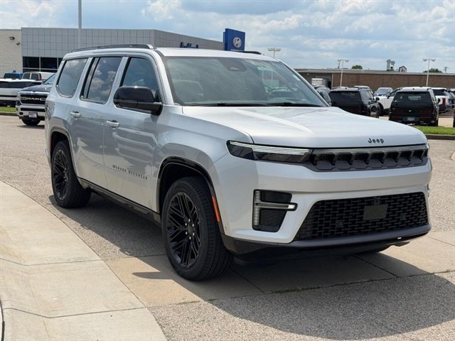 New 2026 Silver-Zynith Exterior Paint Jeep Limited Reserve image 3