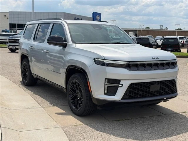 New 2026 Silver-Zynith Exterior Paint Jeep Limited Reserve image 3