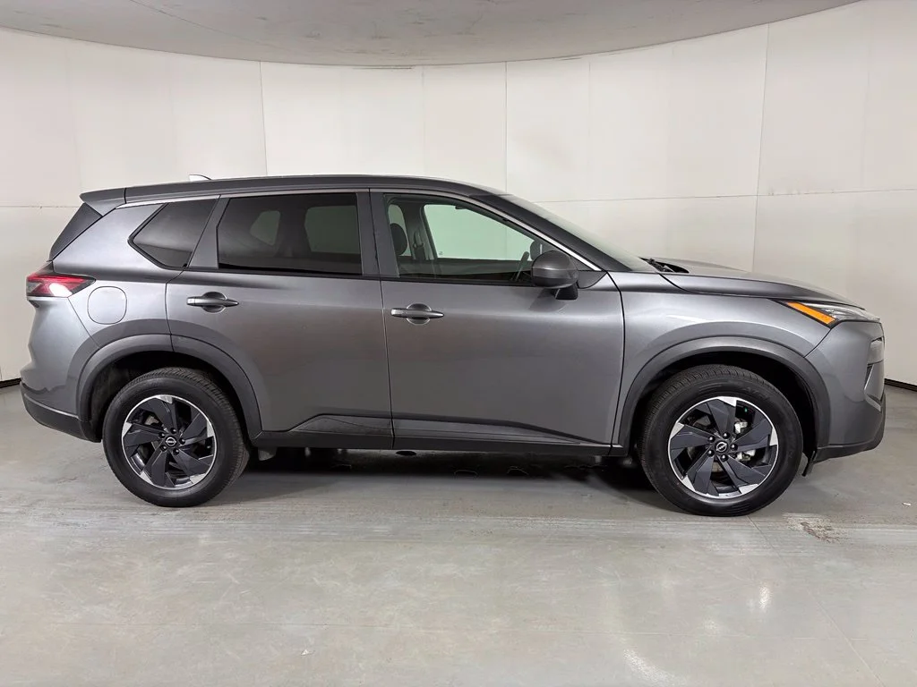 Used 2024 Gray Nissan SV image 9