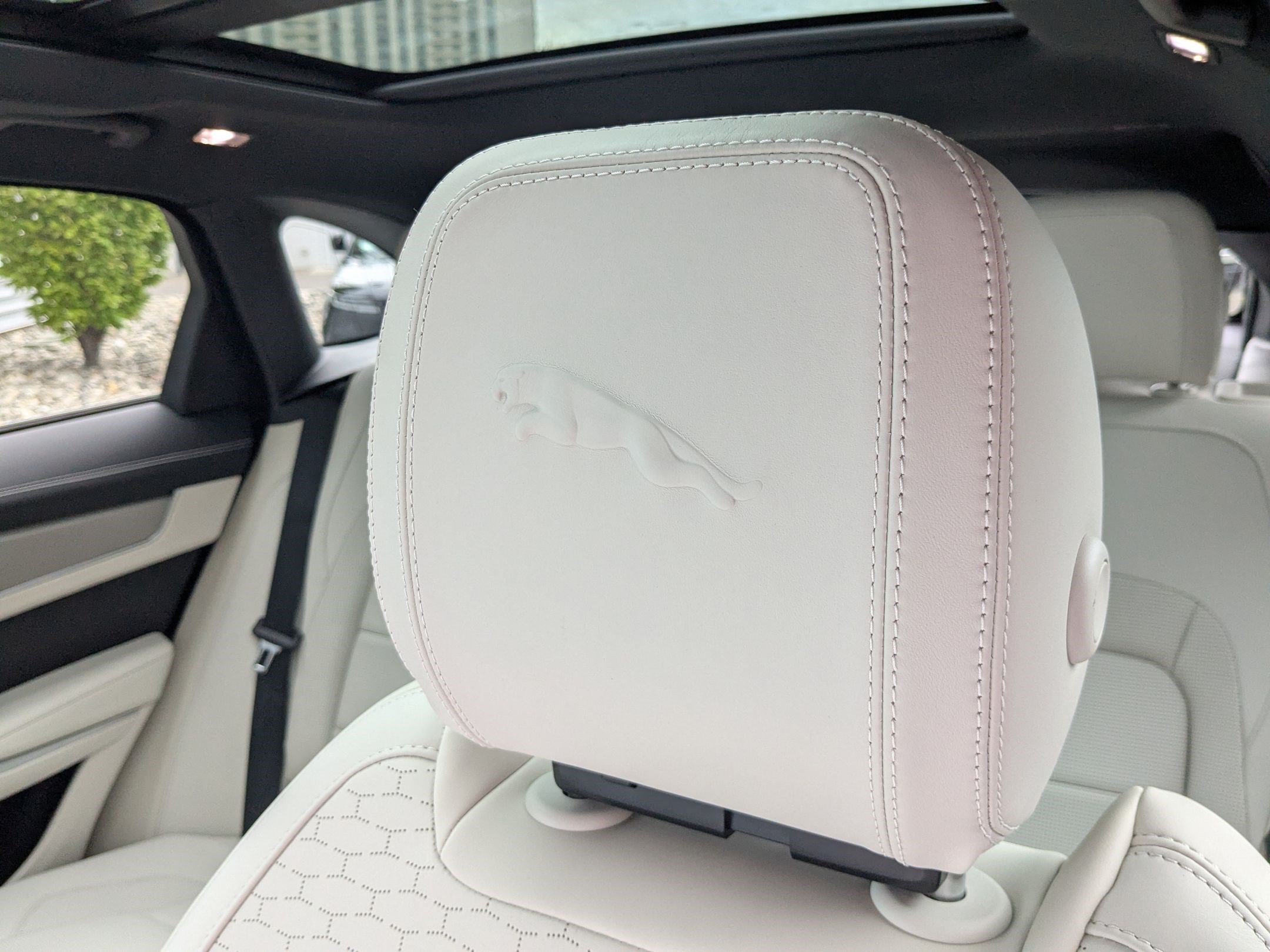 New 2026 Fuji White JAGUAR  P400 R-DYNAMIC S image 25