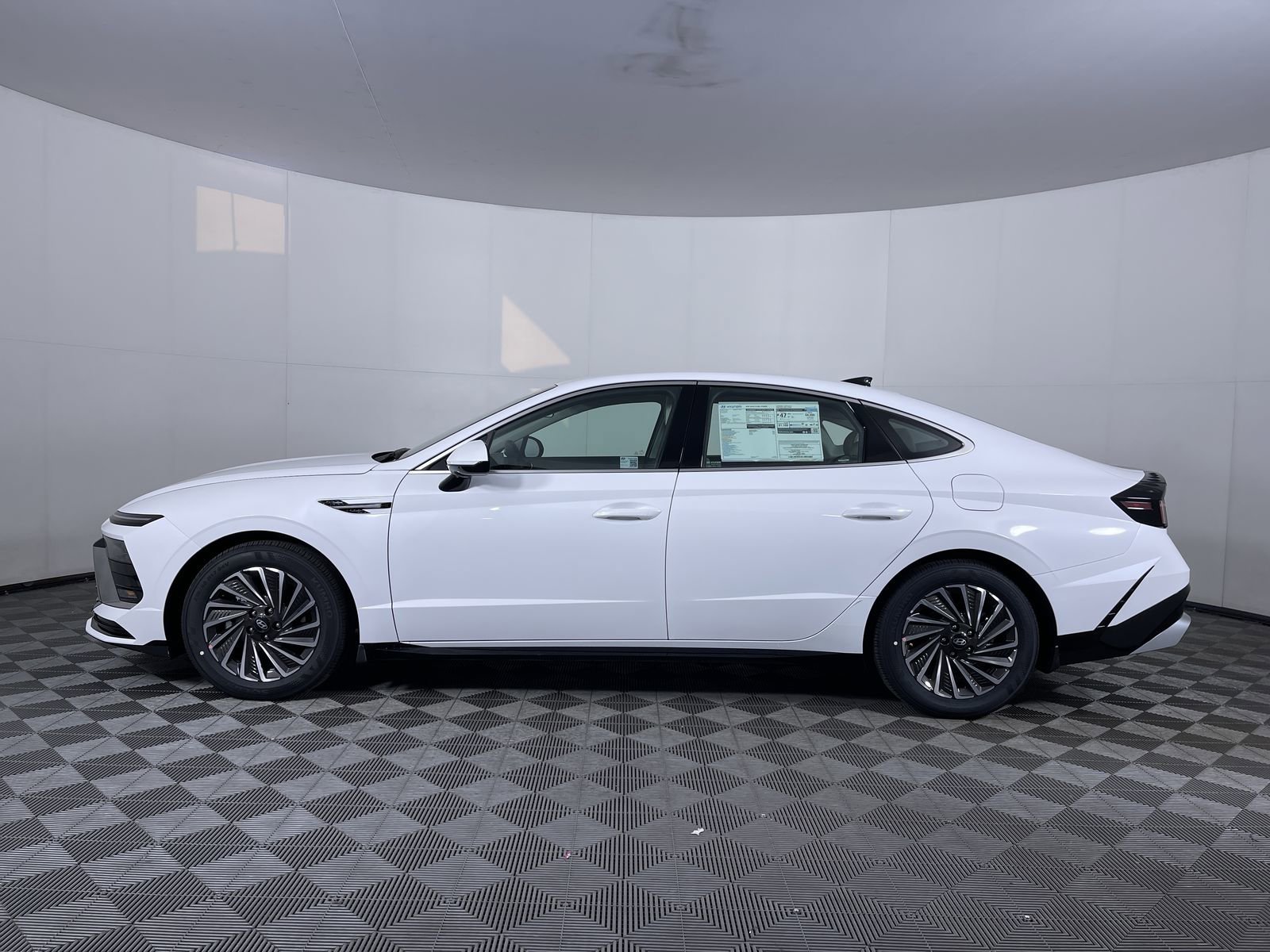 2025 Hyundai Sonata Hybrid SEL - Photo 8