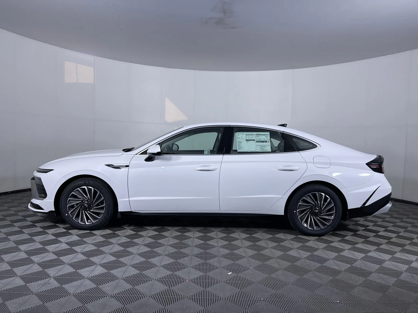 2025 Hyundai Sonata Hybrid SEL - Photo 8