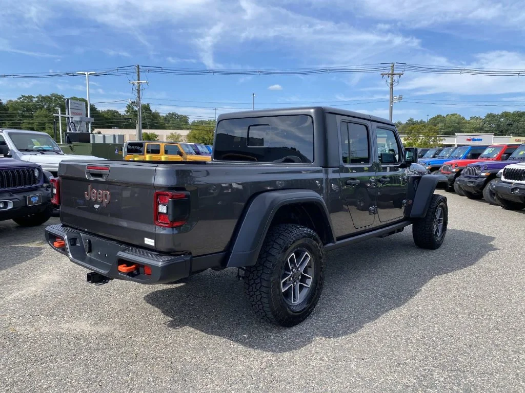 Certified Used 2026 Gray Jeep Mojave image 3