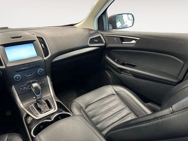 Used 2015  Ford SEL image 11