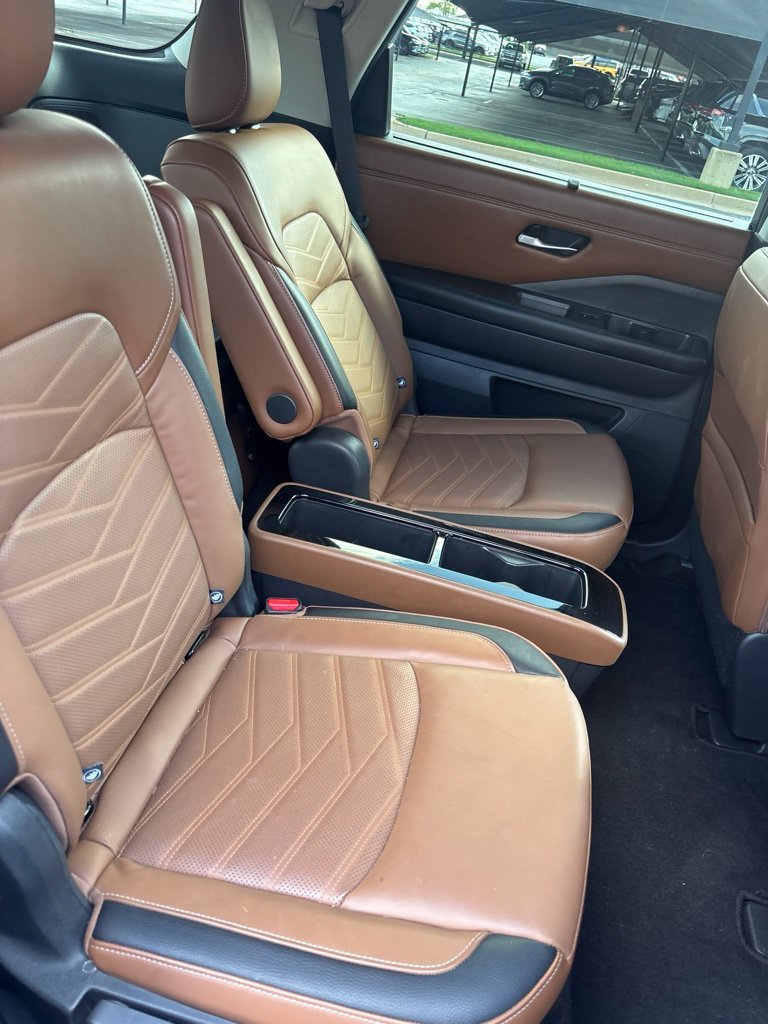 Used 2023 Gray Nissan Platinum image 5