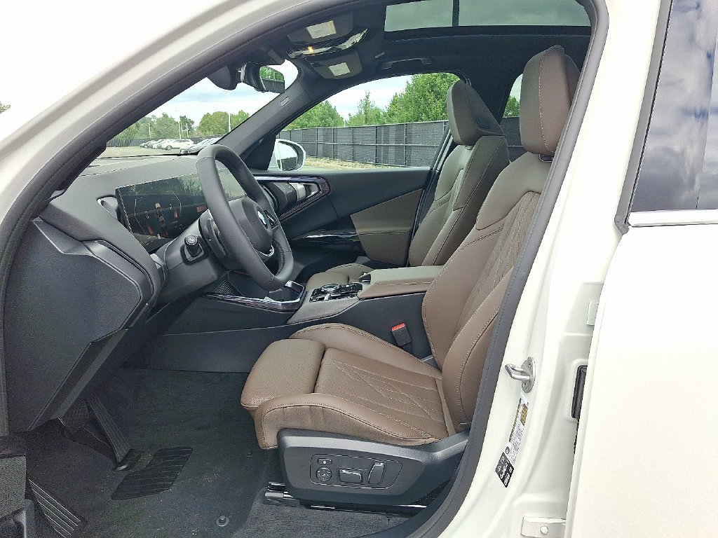 New 2026 Mineral White Metallic BMW 30 xDrive image 6