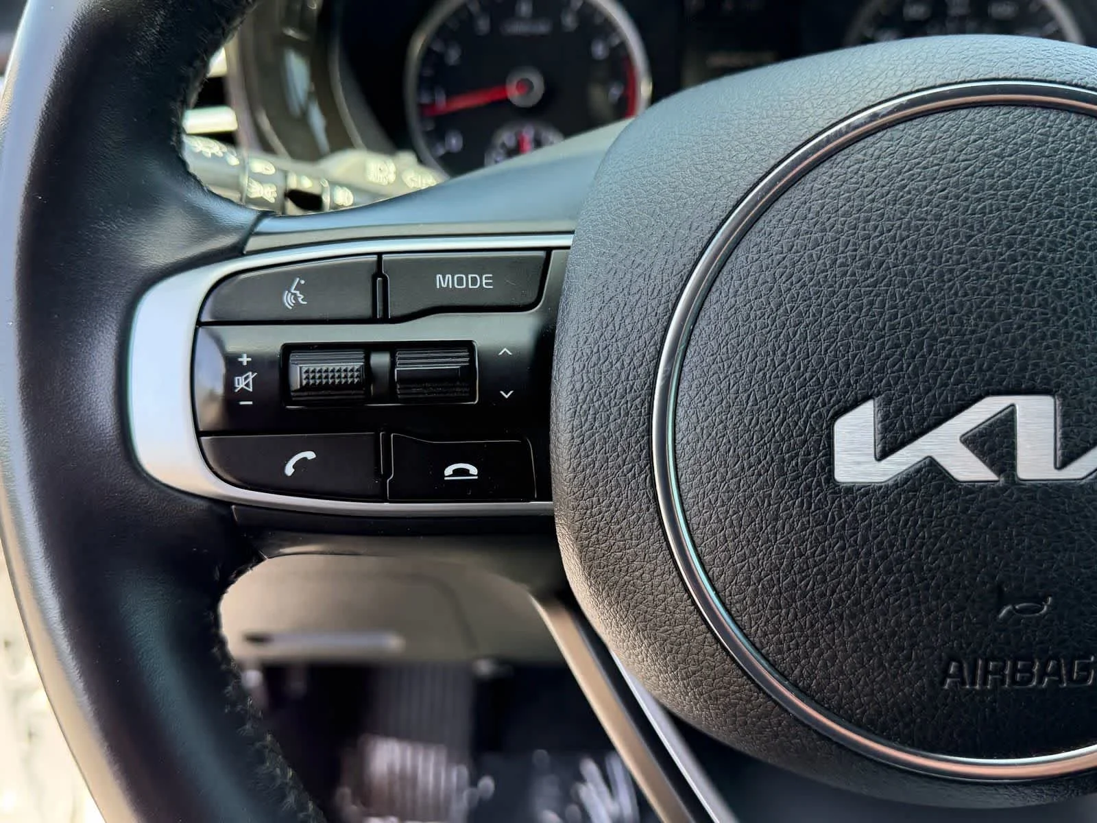 Used 2022 Glacial White Pearl Kia GT-Line image 32
