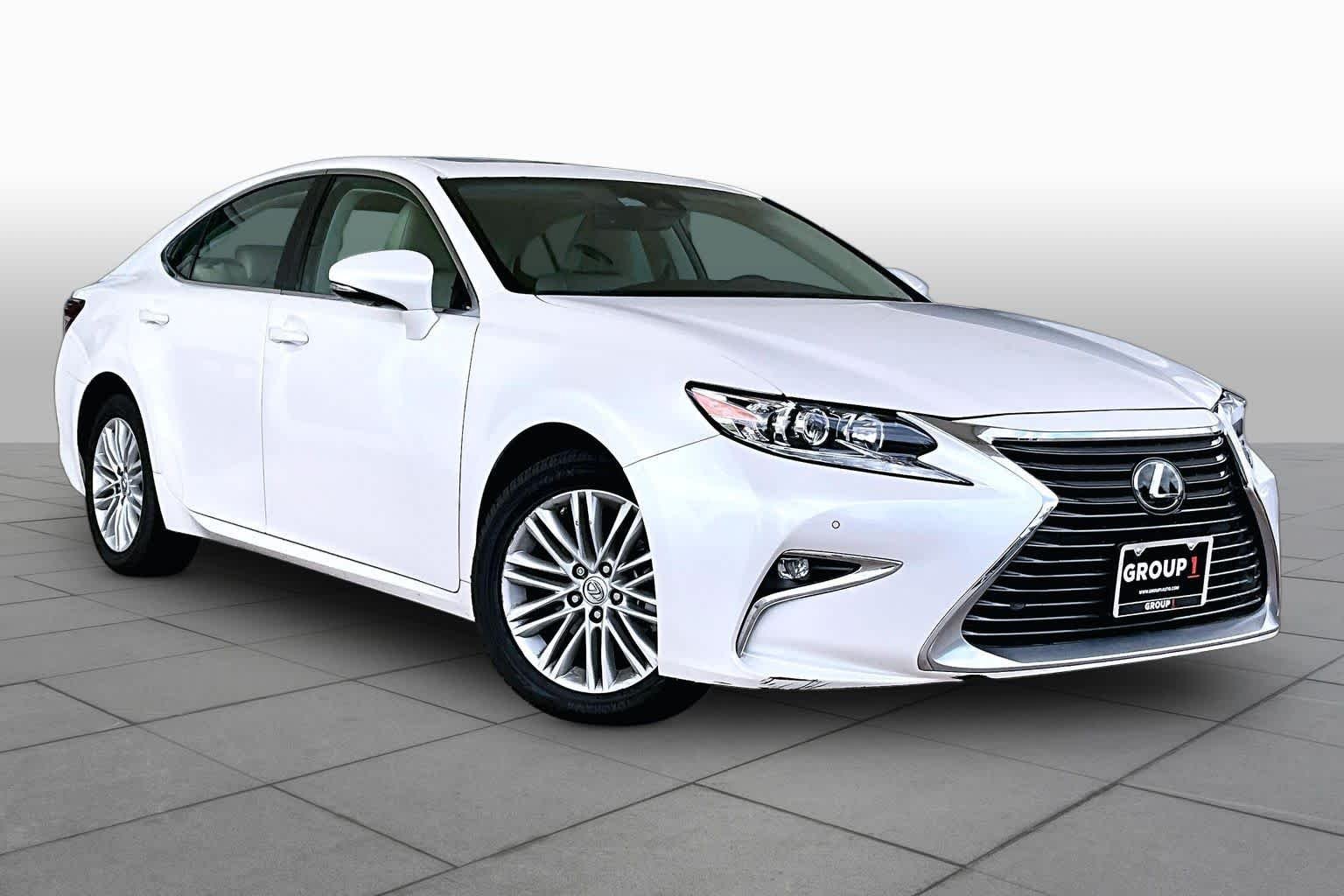 Used 2017 Eminent White Pearl Lexus  image 3