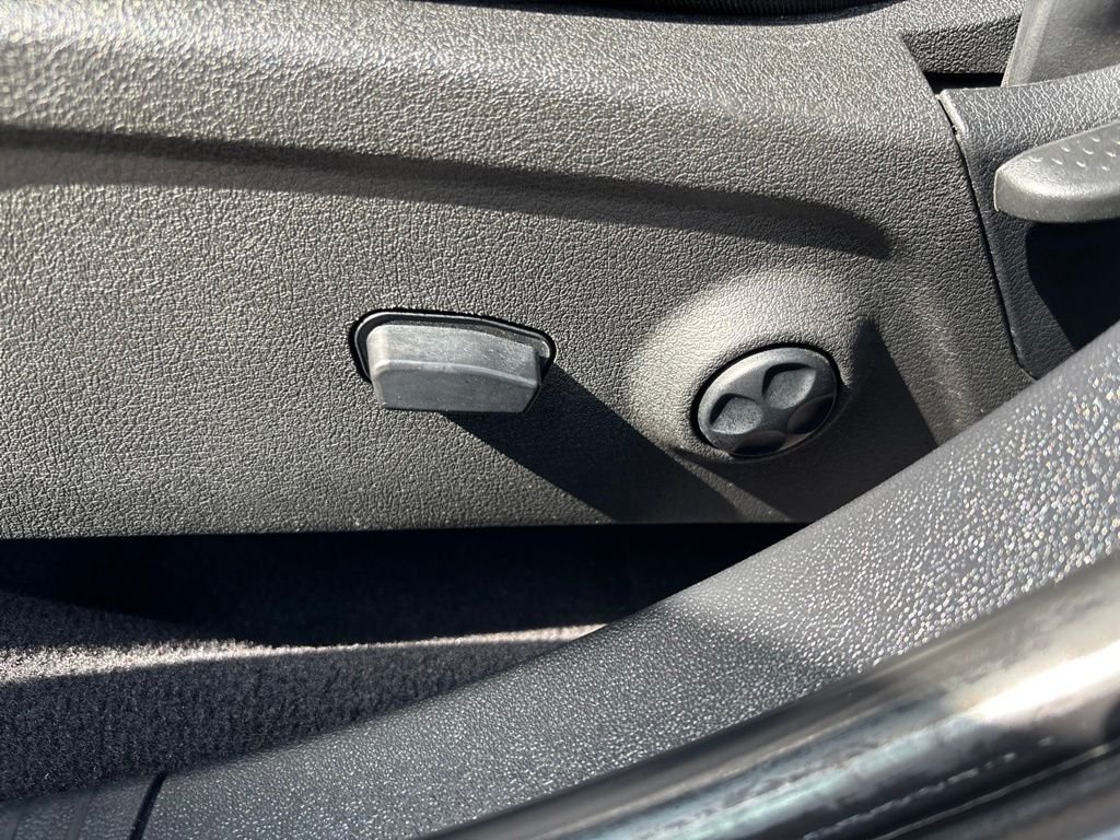 Used 2018 Silver Dodge Crossroad image 19