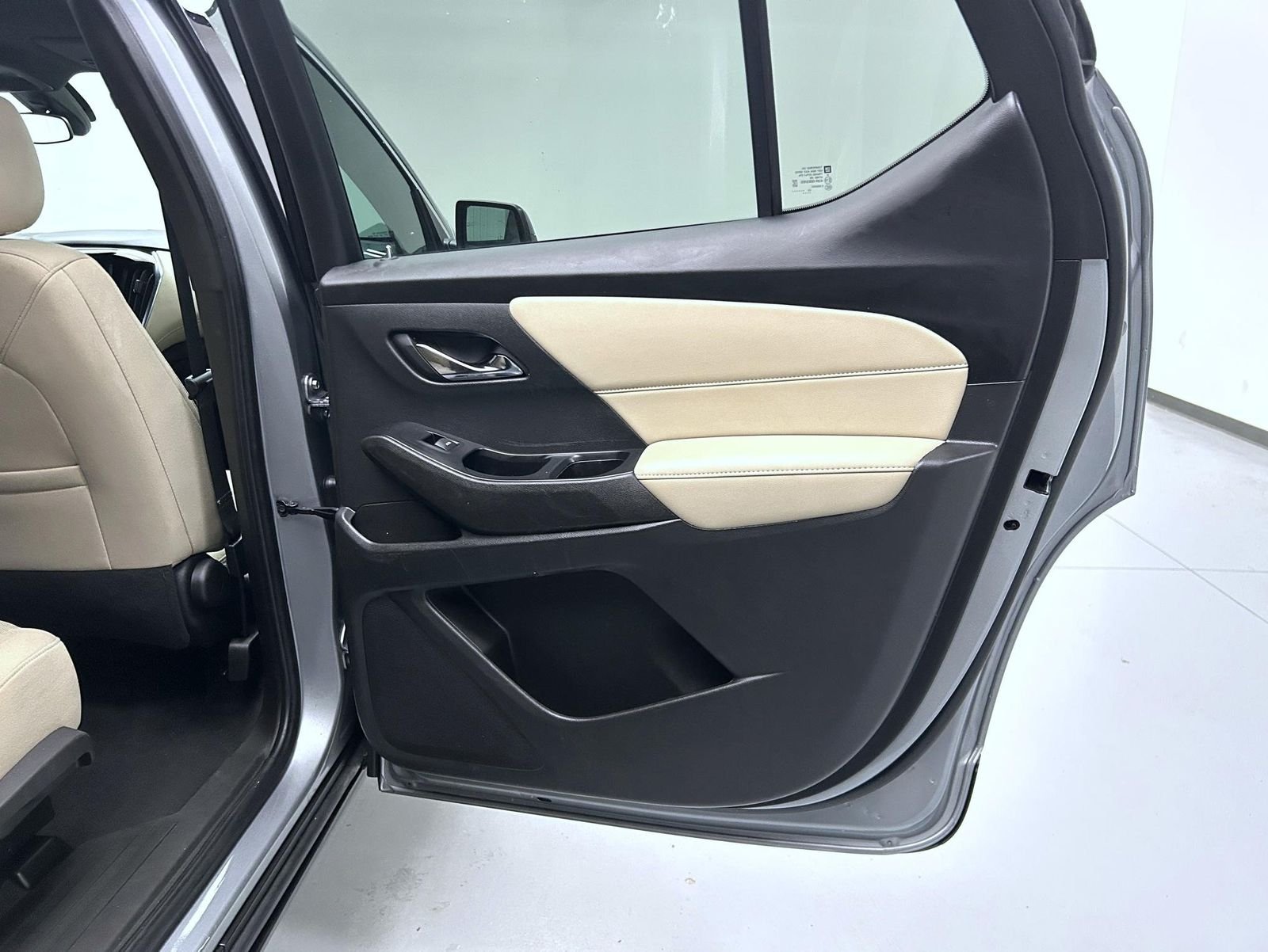 Used 2023 Gray Chevrolet LS image 17