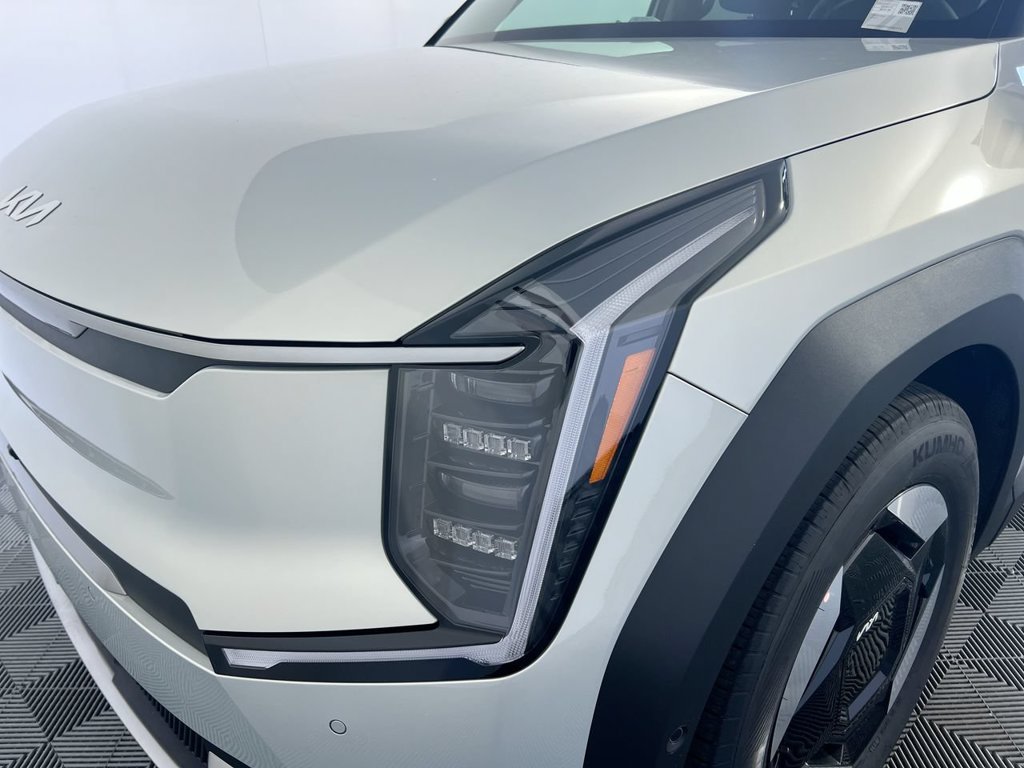 New 2026 White Kia Light image 11
