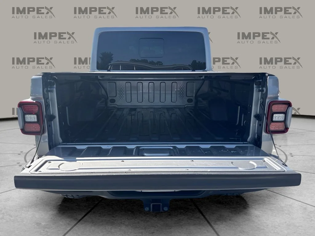 Used 2020 Silver Jeep Overland image 22
