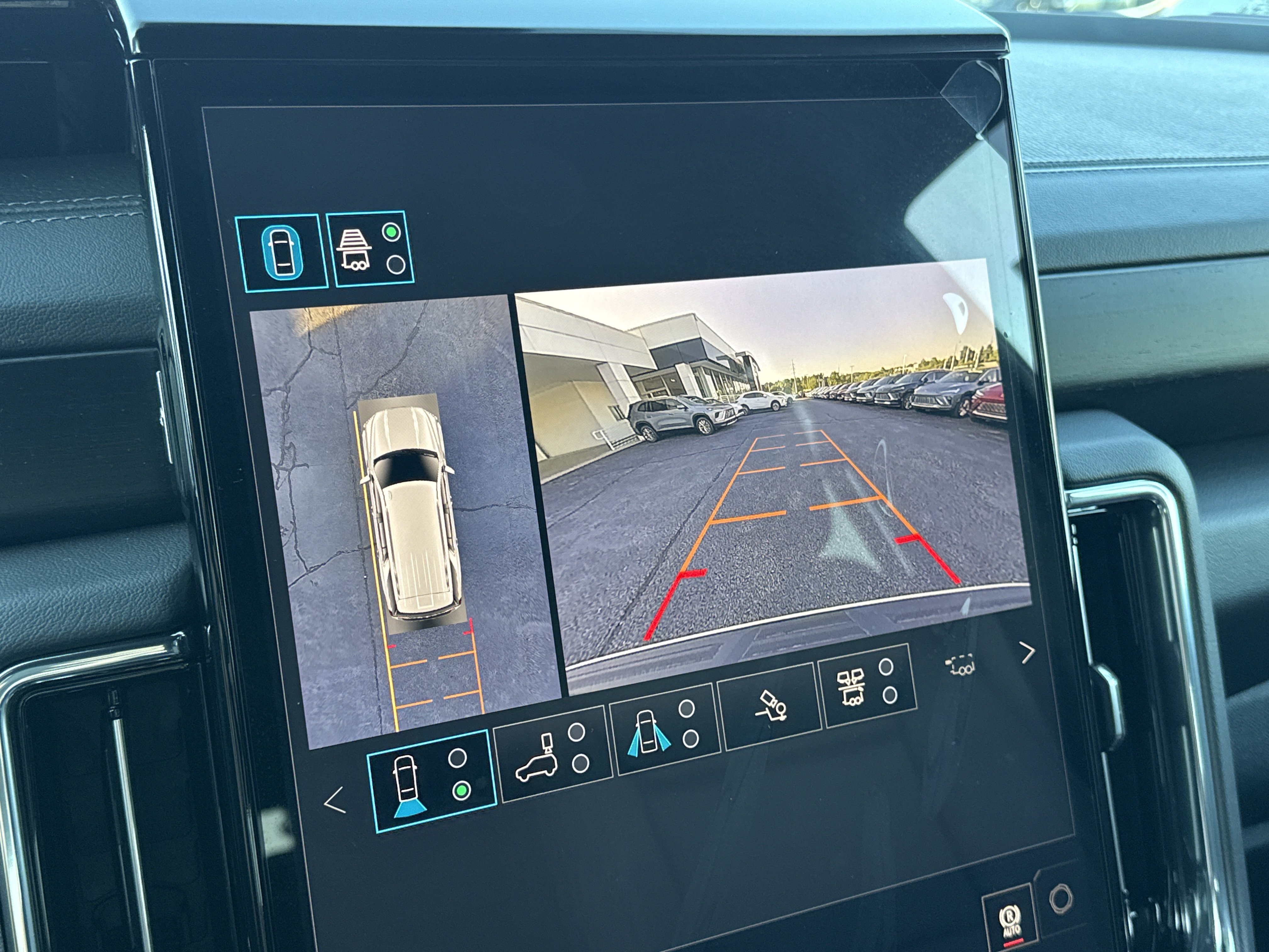 2026 GMC Yukon Denali - Photo 12