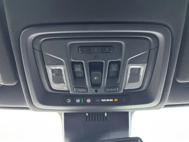 Used 2022 White GMC AT4 image 49