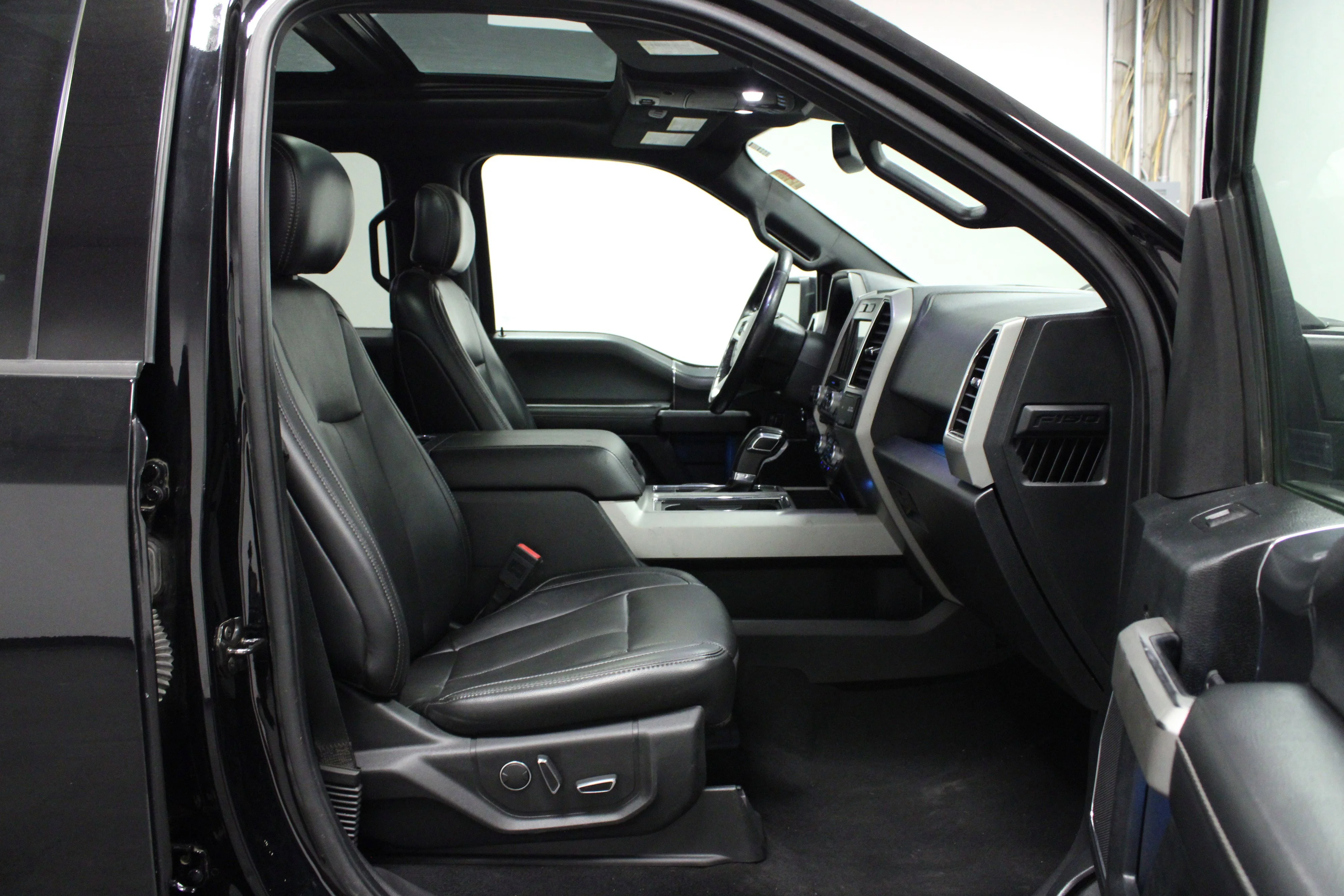 2018 Ford F-150 Lariat - Photo 16