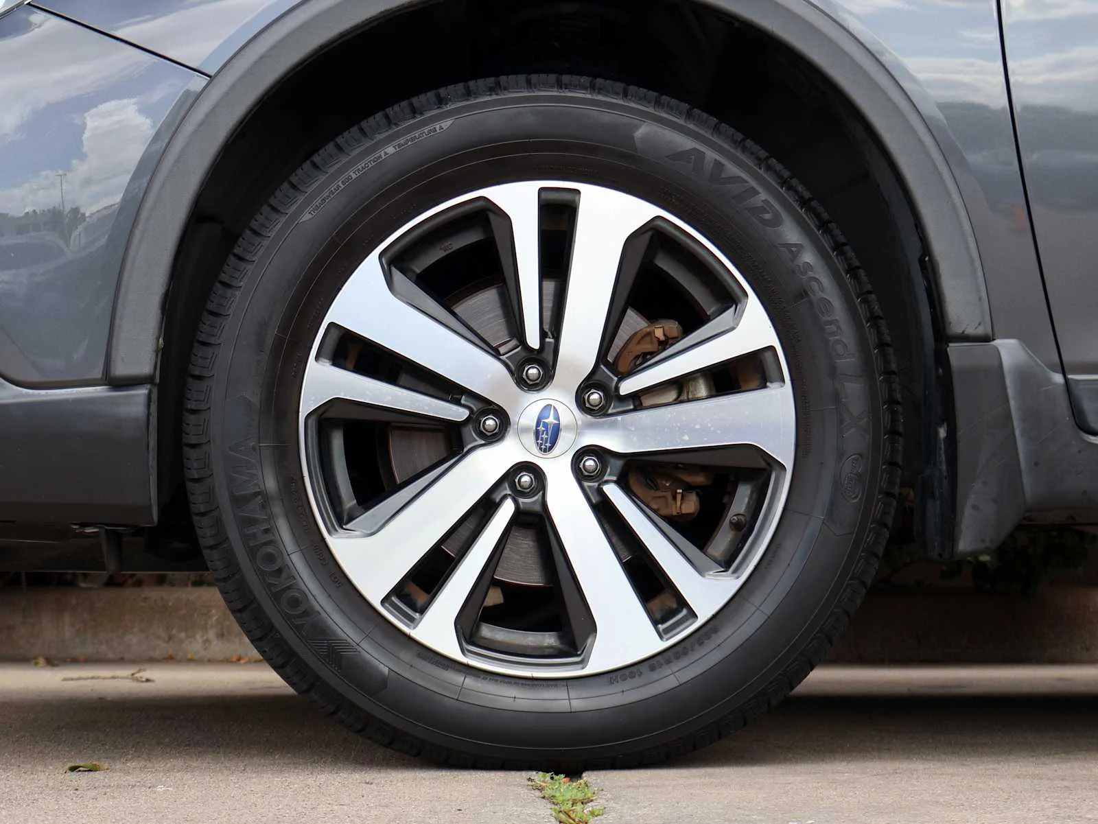 Used 2019 Magnetite Gray Metallic Subaru Limited image 7